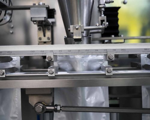 Multi-Station Horizontal Flat Track Execution vs. Vertical Sealing Wrinkling